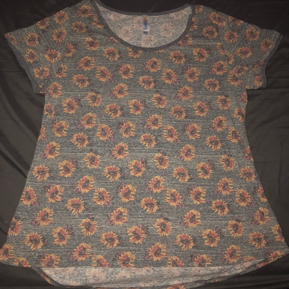 Lularoe sunflower pattern classic tee, size L